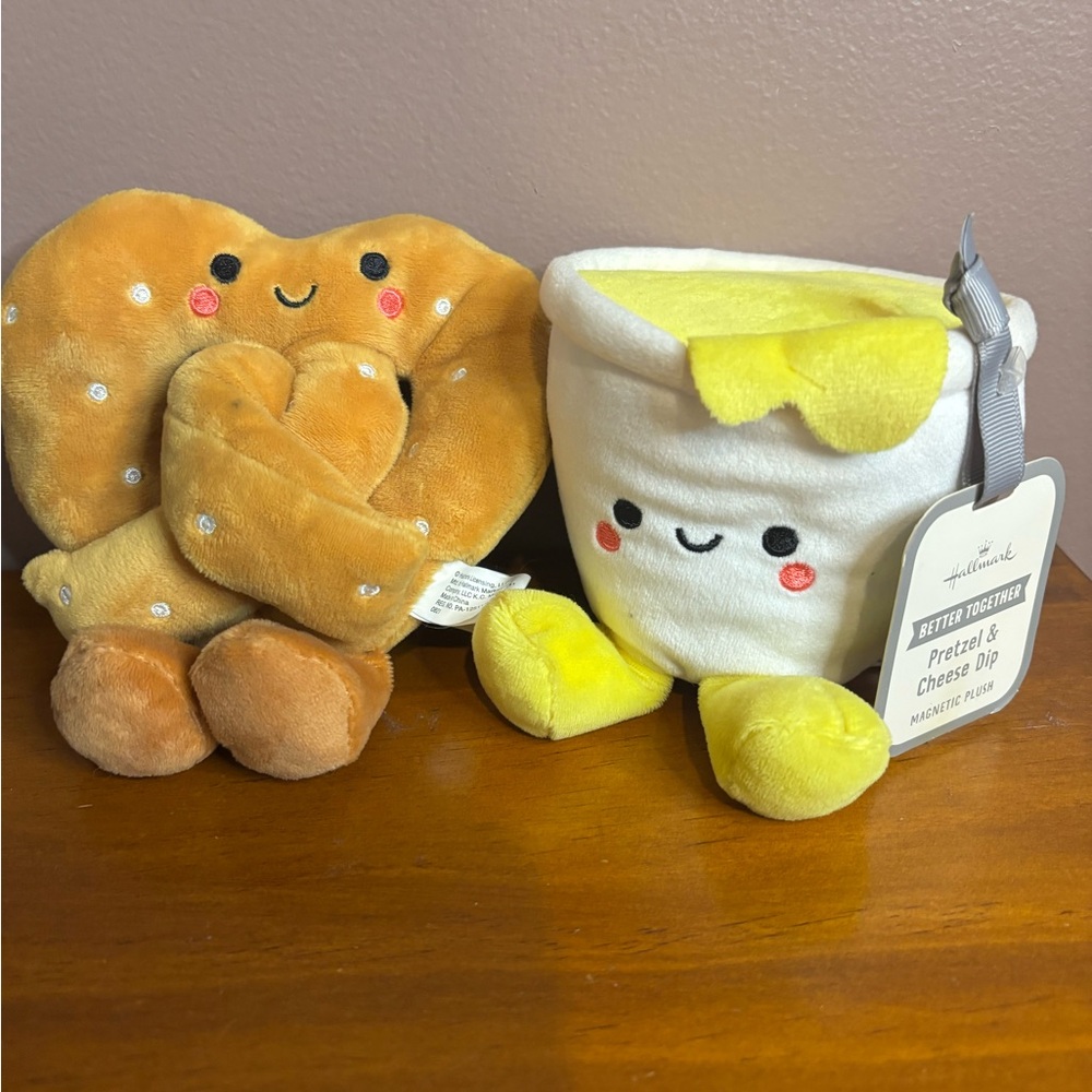 Hallmark Yellow and White Pretzel & Cheese Dip “magnetic” plush